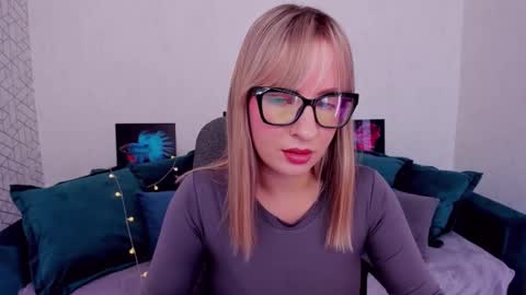 Snapshot of elisabethmills chatting on February 2025 12:08:02 PM Elisabeth online show from February 2025 12:08:02 PM