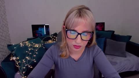 Snapshot of elisabethmills chatting on February 2025 07:49:01 PM Elisabeth online show from February 2025 07:49:01 PM