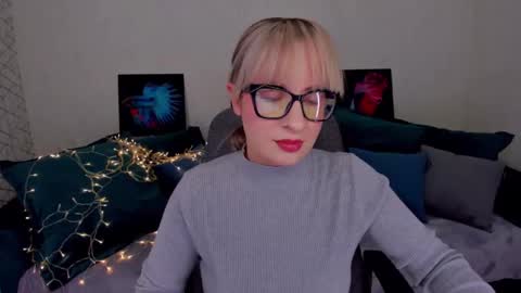 Snapshot of elisabethmills chatting on February 2025 09:10:01 PM Elisabeth online show from February 2025 09:10:01 PM