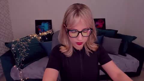 Snapshot of elisabethmills chatting on February 2025 02:27:02 PM Elisabeth online show from February 2025 02:27:02 PM