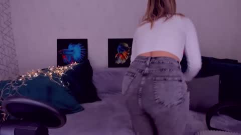 Snapshot of elisabethmills chatting on February 2025 02:25:01 PM Elisabeth online show from February 2025 02:25:01 PM