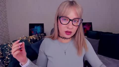 Snapshot of elisabethmills chatting on February 2025 03:08:02 PM Elisabeth online show from February 2025 03:08:02 PM