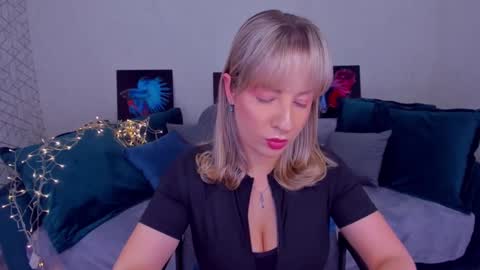 Snapshot of elisabethmills chatting on February 2025 06:31:01 PM Elisabeth online show from February 2025 06:31:01 PM