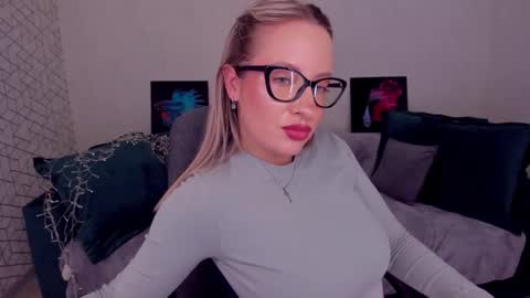 Snapshot of elisabethmills chatting on March 2025 08:00:01 PM Elisabeth online show from March 2025 08:00:01 PM