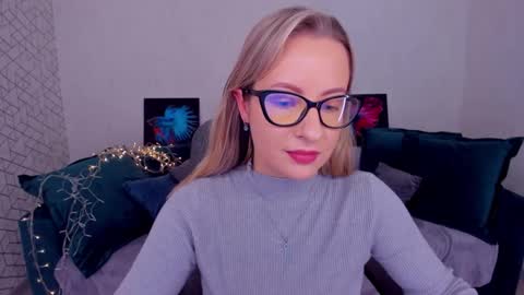 Snapshot of elisabethmills chatting on March 2025 12:47:01 PM Elisabeth online show from March 2025 12:47:01 PM