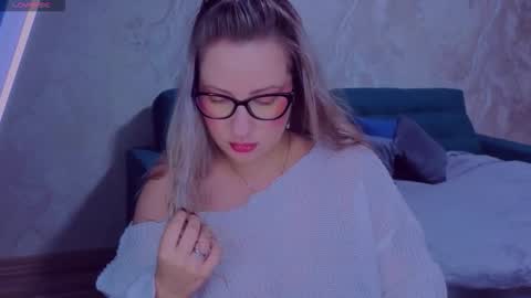 Snapshot of elisabethmills chatting on October 2025 09:50:02 PM Elisabeth online show from October 2025 09:50:02 PM