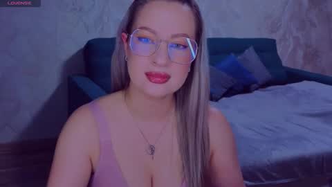 Snapshot of elisabethmills chatting on October 2025 09:57:01 PM Elisabeth online show from October 2025 09:57:01 PM