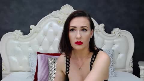 Krissy online show from November 2025 08:25:02 AM