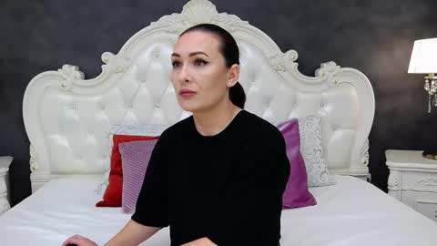 Krissy online show from December 2025 08:40:02 AM