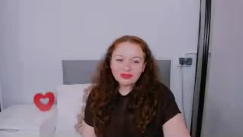 Snapshot of elisabethxsweet chatting on July 2026 04:33:01 PM ElisabethXSweet online show from July 2026 04:33:01 PM