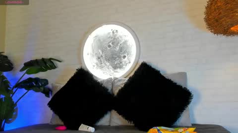 Snapshot of elise_diamond chatting on March 2025 10:41:02 PM Elise diamond online show from March 2025 10:41:02 PM