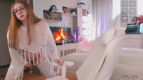 Elise    online show from September 2025 11:56:02 AM