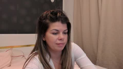 Snapshot of elisetyler89 chatting on April 2026 07:28:02 PM Elly online show from April 2026 07:28:02 PM