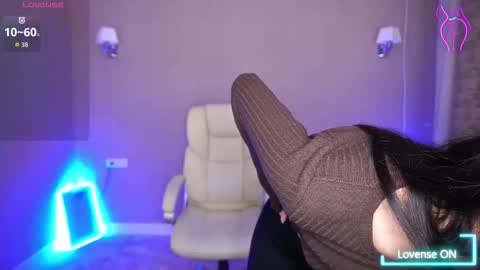 elisevelour online show from December 2025 01:53:01 PM