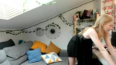 Snapshot of eliteeros chatting on May 2026 01:10:02 PM EliteEros online show from May 2026 01:10:02 PM