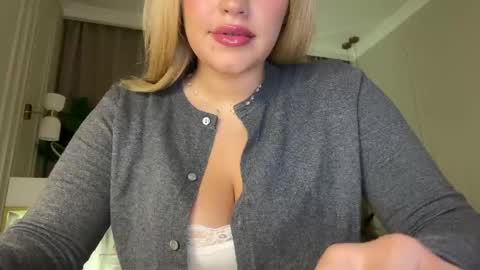 Snapshot of elixiirr chatting on May 2026 10:44:02 PM Stephanie online show from May 2026 10:44:02 PM