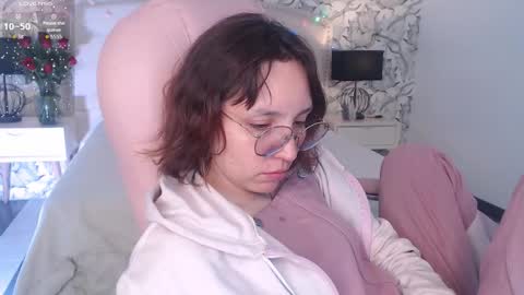 Eliza online show from November 2025 07:24:02 PM