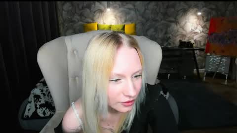 elizabeth_adamss online show from May 2026 12:19:02 AM
