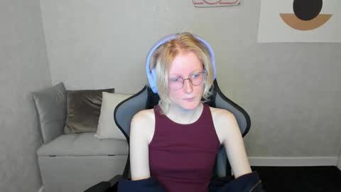 Elizabeth online show from September 2025 02:04:01 AM