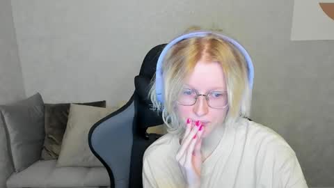 Elizabeth online show from September 2025 01:21:02 AM