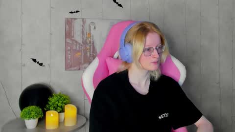 Elizabeth online show from November 2025 01:05:02 AM