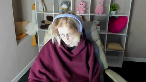 Elizabeth online show from December 2025 01:01:02 AM