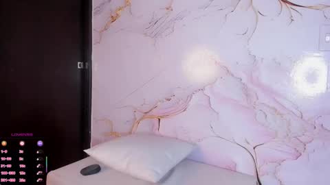 Elizabeth Swan online show from December 2025 02:47:02 PM