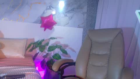 Lizzy online show from June 2026 12:04:01 AM