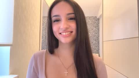 Mia online show from November 2025 09:40:01 AM