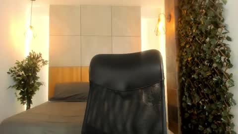   online show from November 2025 02:17:01 PM