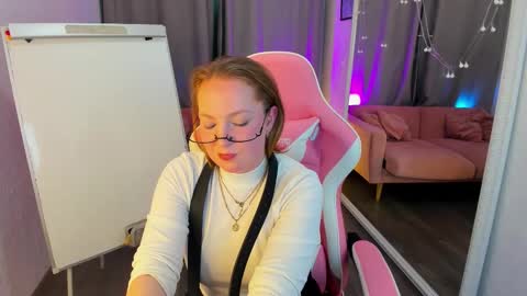 Snapshot of elizabethwalson chatting on November 2025 11:40:02 AM Lizzy online show from November 2025 11:40:02 AM