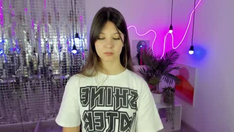 Eliza online show from December 2024 04:12:02 PM