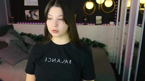 Eliza online show from December 2025 01:40:01 PM