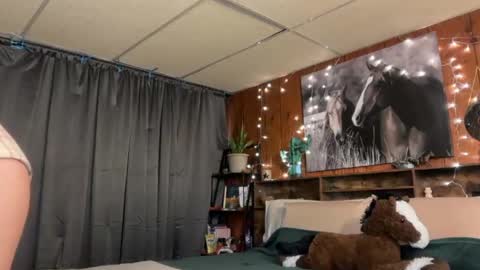 Ella online show from May 2026 01:08:01 PM