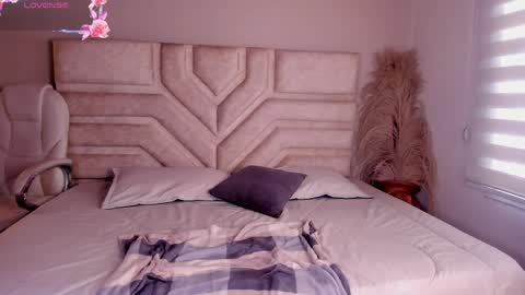 Snapshot of ella__olmos chatting on May 2026 02:46:02 PM Ella Olmos online show from May 2026 02:46:02 PM