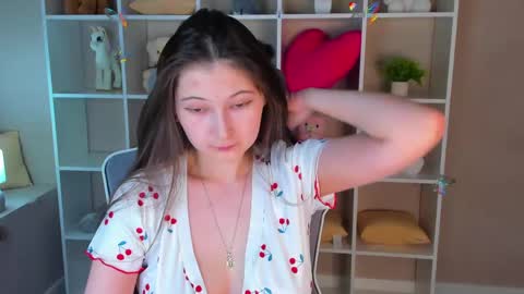 Snapshot of ella_burns chatting on April 2026 01:07:01 AM Ella online show from April 2026 01:07:01 AM