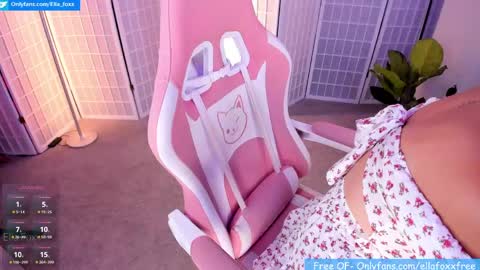 Snapshot of ella_foxx chatting on May 2026 02:52:01 AM ella_foxx online show from May 2026 02:52:01 AM