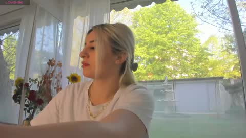 Snapshot of ella_vee chatting on April 2026 05:54:02 AM ella_vee online show from April 2026 05:54:02 AM