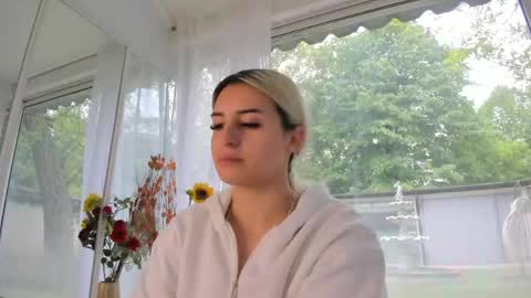 Snapshot of ella_vee chatting on May 2026 05:34:02 AM ella_vee online show from May 2026 05:34:02 AM