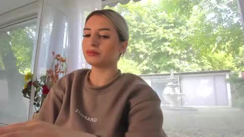 Snapshot of ella_vee chatting on May 2026 07:37:02 AM ella_vee online show from May 2026 07:37:02 AM