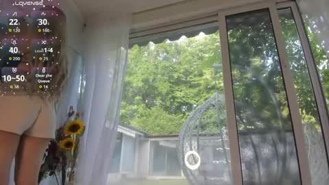 Snapshot of ella_vee chatting on June 2026 04:51:02 AM ella_vee online show from June 2026 04:51:02 AM