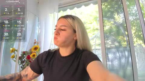 Snapshot of ella_vee chatting on June 2026 05:34:01 AM ella_vee online show from June 2026 05:34:01 AM