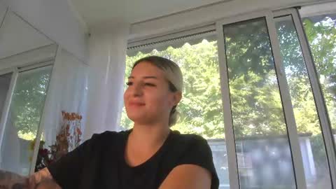 Snapshot of ella_vee chatting on July 2026 06:31:01 AM ella_vee online show from July 2026 06:31:01 AM