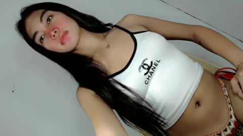 Snapshot of ella_walkerxxx chatting on June 2026 04:19:02 PM ella_walkerxxx online show from June 2026 04:19:02 PM