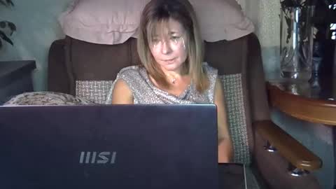 ellajohnsonx online show from October 2025 11:51:02 AM