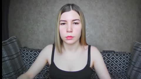 Snapshot of ellanuar chatting on December 2024 01:21:01 AM EllaNuar online show from December 2024 01:21:01 AM