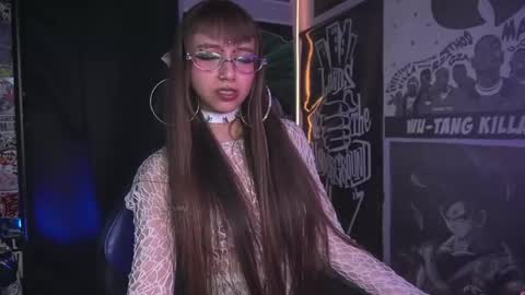 Snapshot of elle_uwu chatting on May 2026 07:41:02 PM follow me on instagram . online show from May 2026 07:41:02 PM