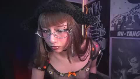 Snapshot of elle_uwu chatting on July 2026 03:29:01 PM follow me on instagram . online show from July 2026 03:29:01 PM