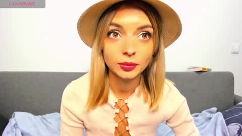 ellen_flow online show from October 2025 09:19:02 PM