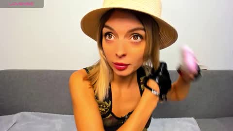 ellen_flow online show from October 2025 09:15:02 PM